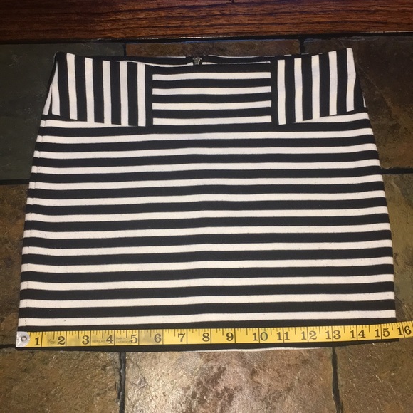 Guess - Picture 7 of 7